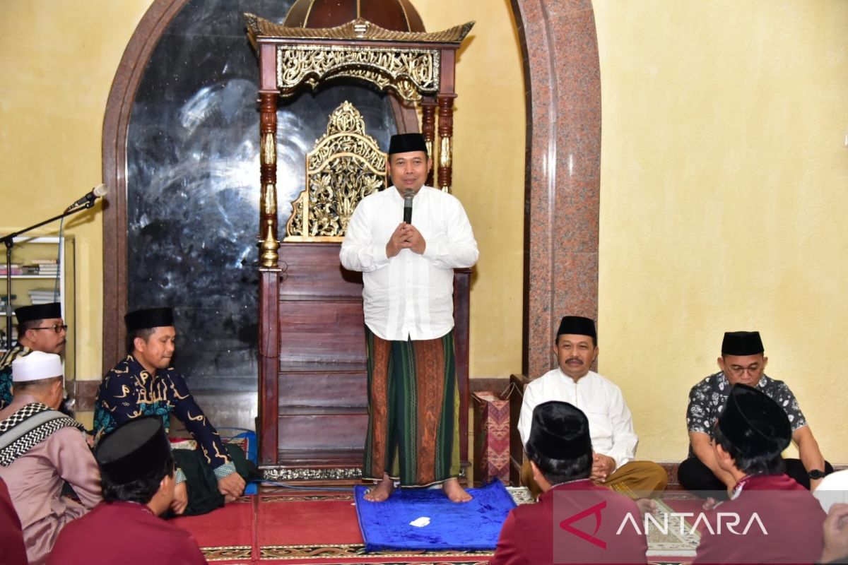 Pj Gubernur Gorontalo serahkan hibah untuk masjid di Boalemo