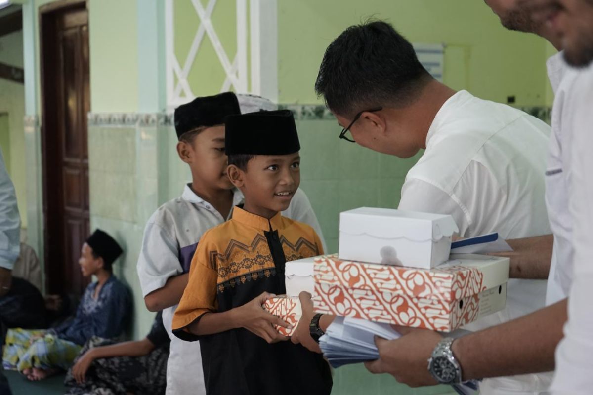 Bank Mandiri santuni 750 anak yatim dan duafa di Bali dan Nusra