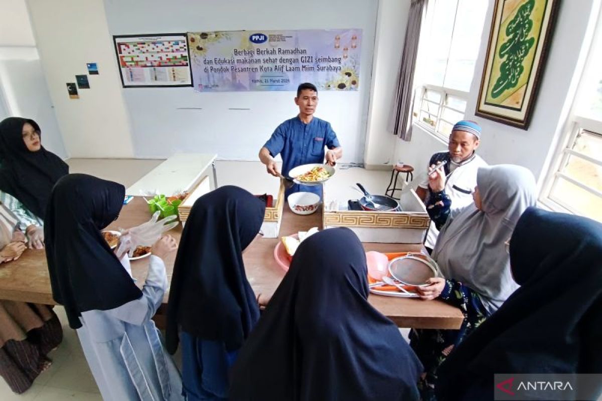 PPJI beri edukasi makanan gizi seimbang di Ponpes Surabaya