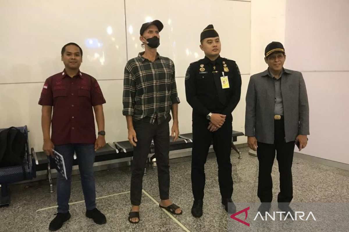 Rudenim Makassar mendeportasi WNA berkewarganegaraan ganda