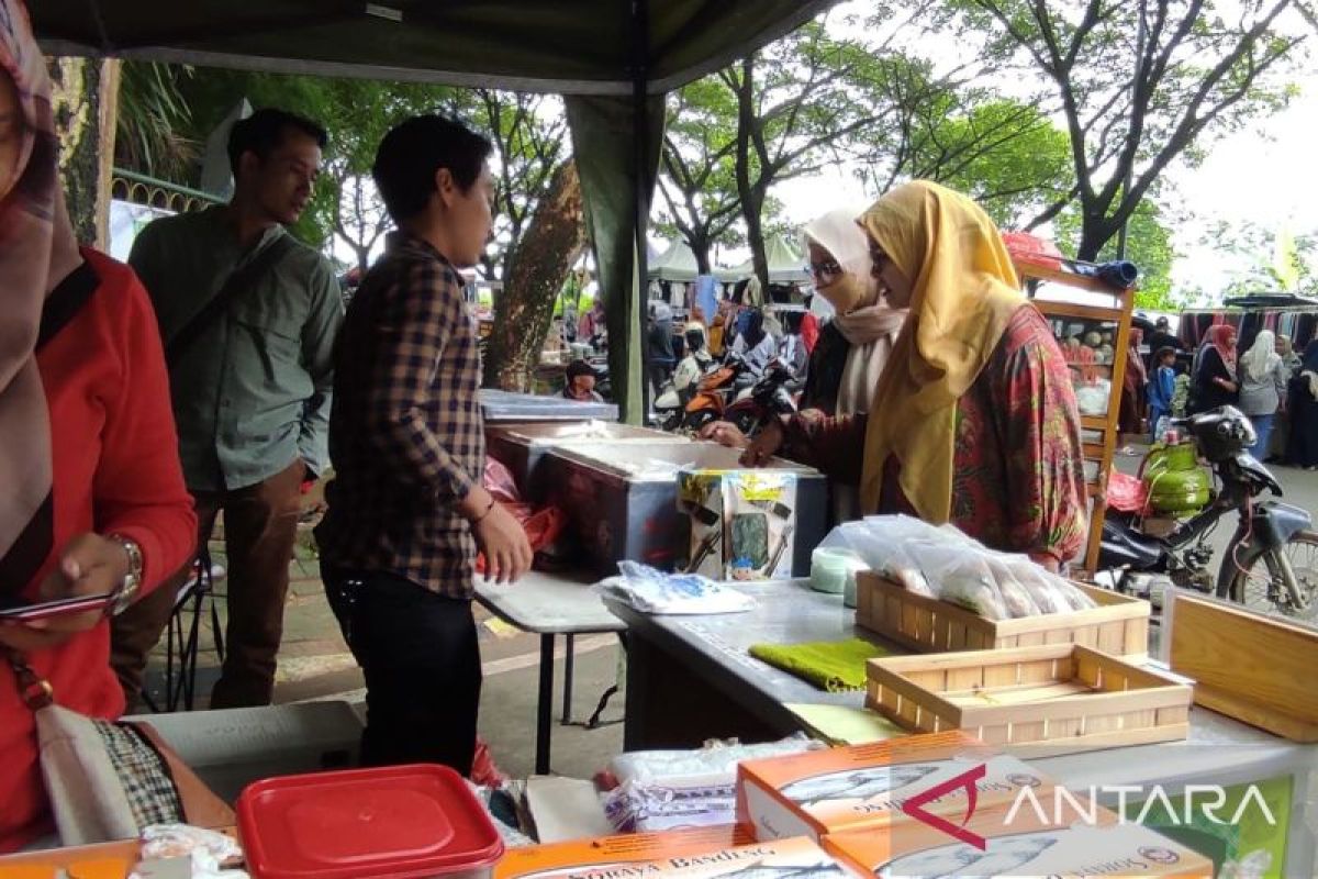 Pemkab Bekasi promosi produk olahan ikan lewat Bazar Ramadhan pelaku UMKM