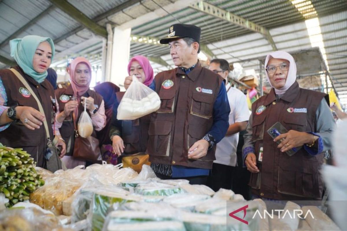 Pemkot Pontianak uji sampel produk olahan di Pasar Flamboyan