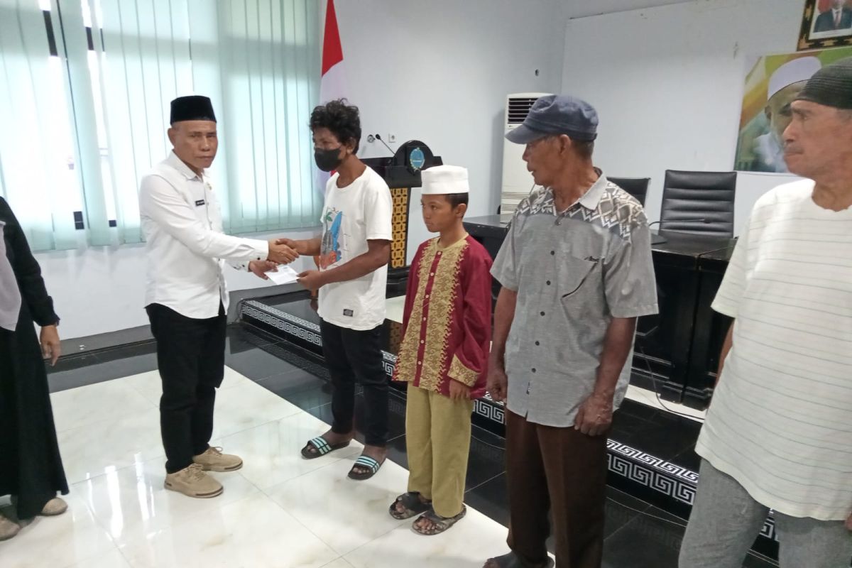 Yayasan As Syifa salurkan zakat kepada 399  penderita kusta di Ternate