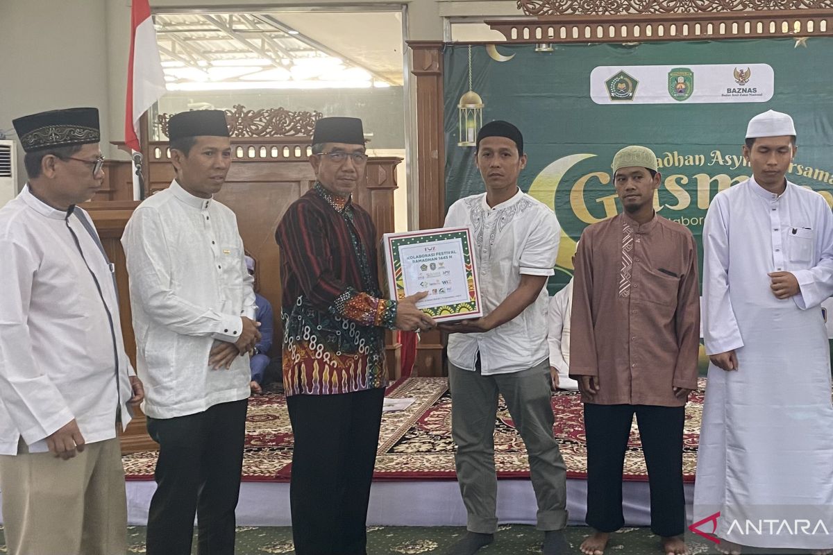 Kemenag Kutim serahkan empat ribu bingkisan Ramadhan