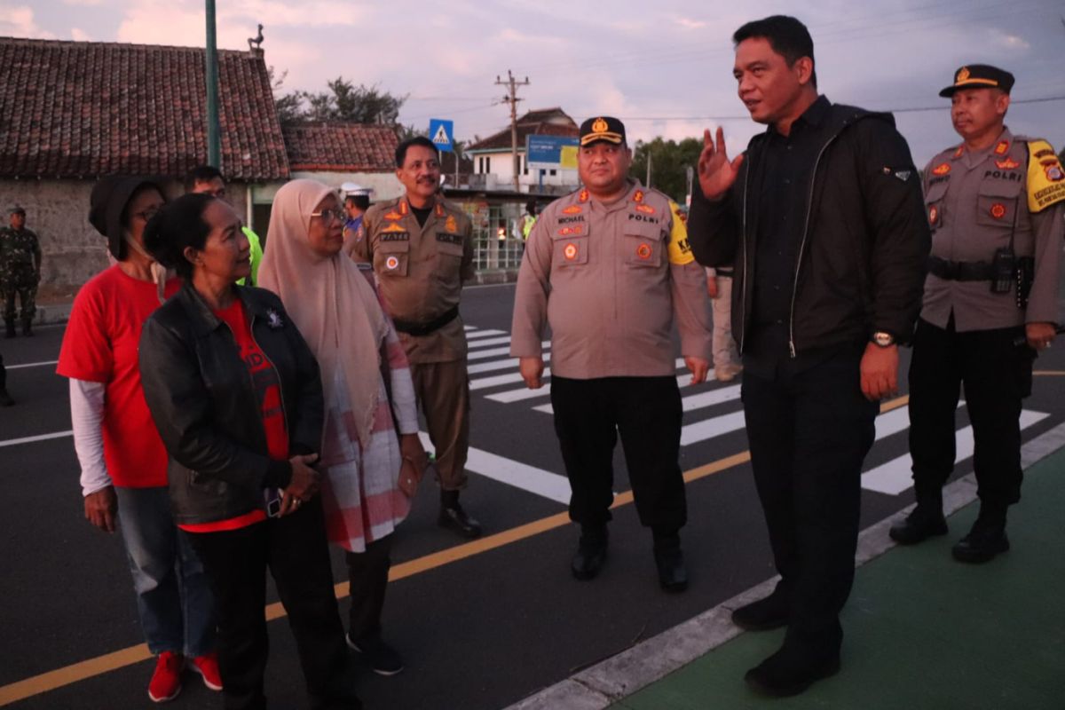 Kapolda DIY memotivasi personel Polres Bantul saat giat patroli subuh