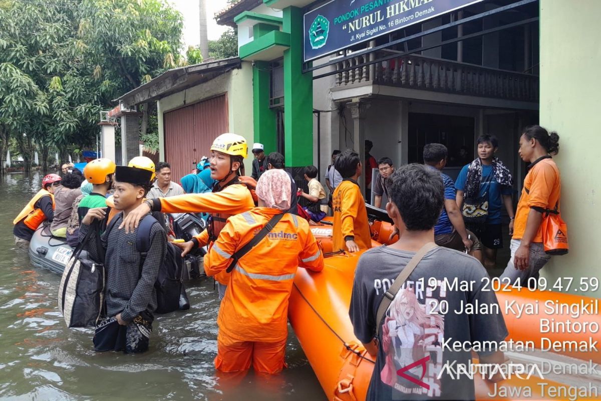Muhammadiyah bantu evakuasi dan dapur umum bagi korban banjir Demak