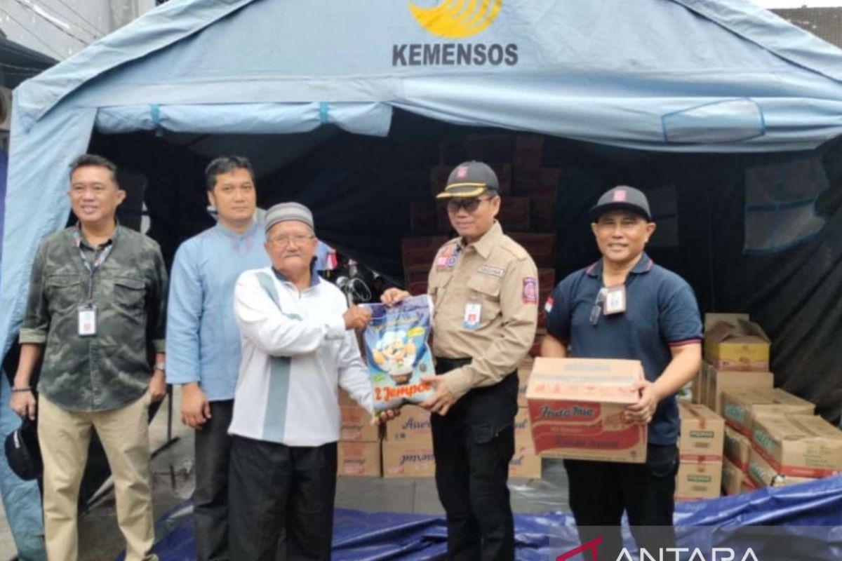 Pemprov Kaltim serahkan bantuan untuk korban kebakaran  di Balikpapan