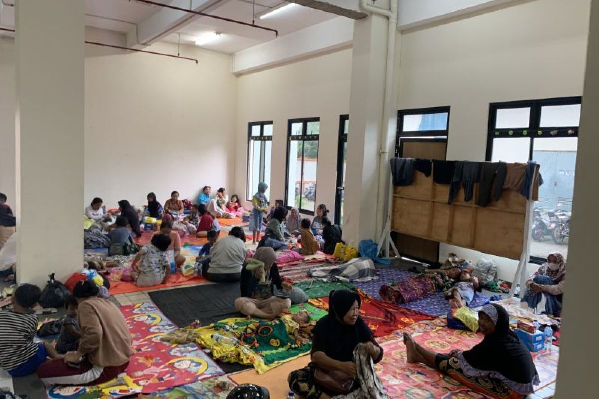 Pemkot Jakut salurkan bantuan untuk pengungsi banjir di Rusun Embrio