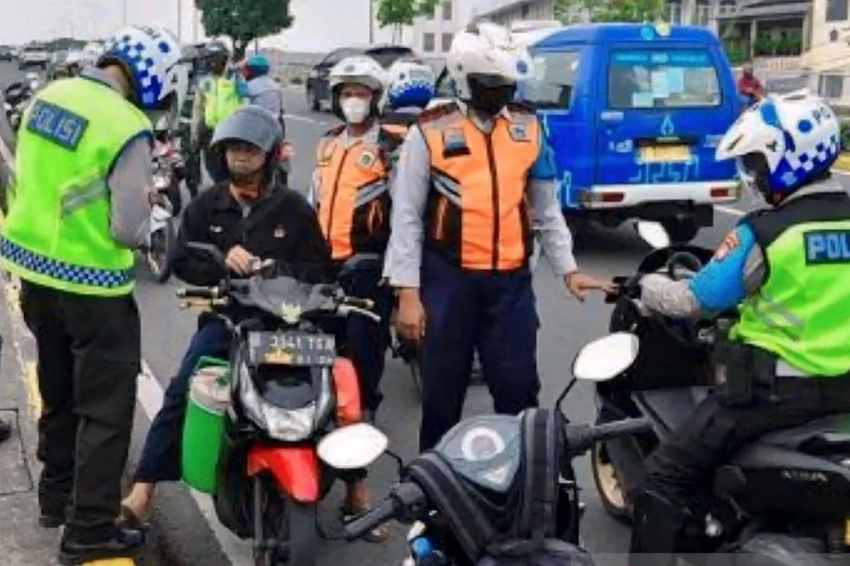 3.772 kendaraan bermotor di Jakarta ditilang karena lawan arah di sejumlah ruas jalan