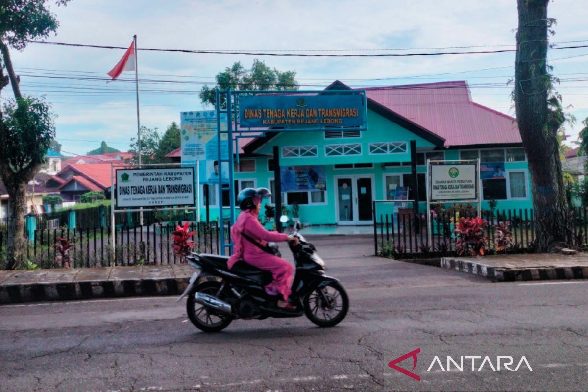 Disnakertrans Rejang Lebong siapkan posko pengaduan THR