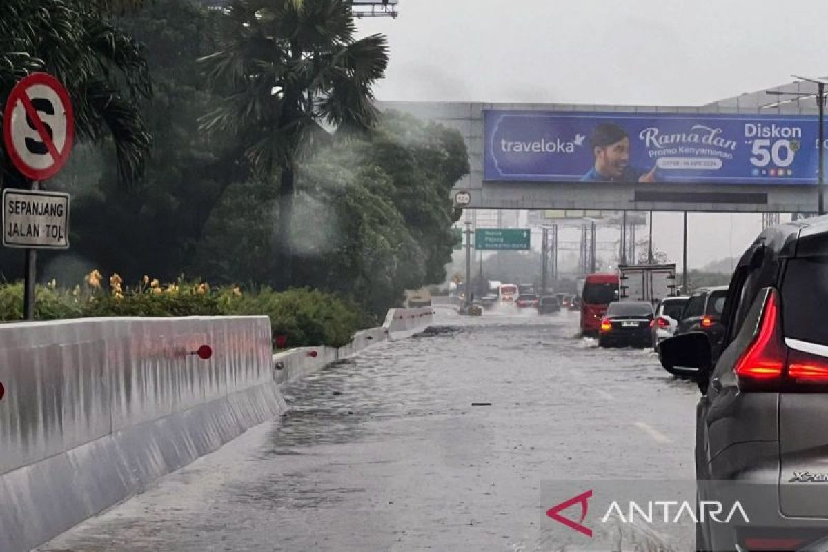Banjir di Tol Bandara Soetta berangsur surut