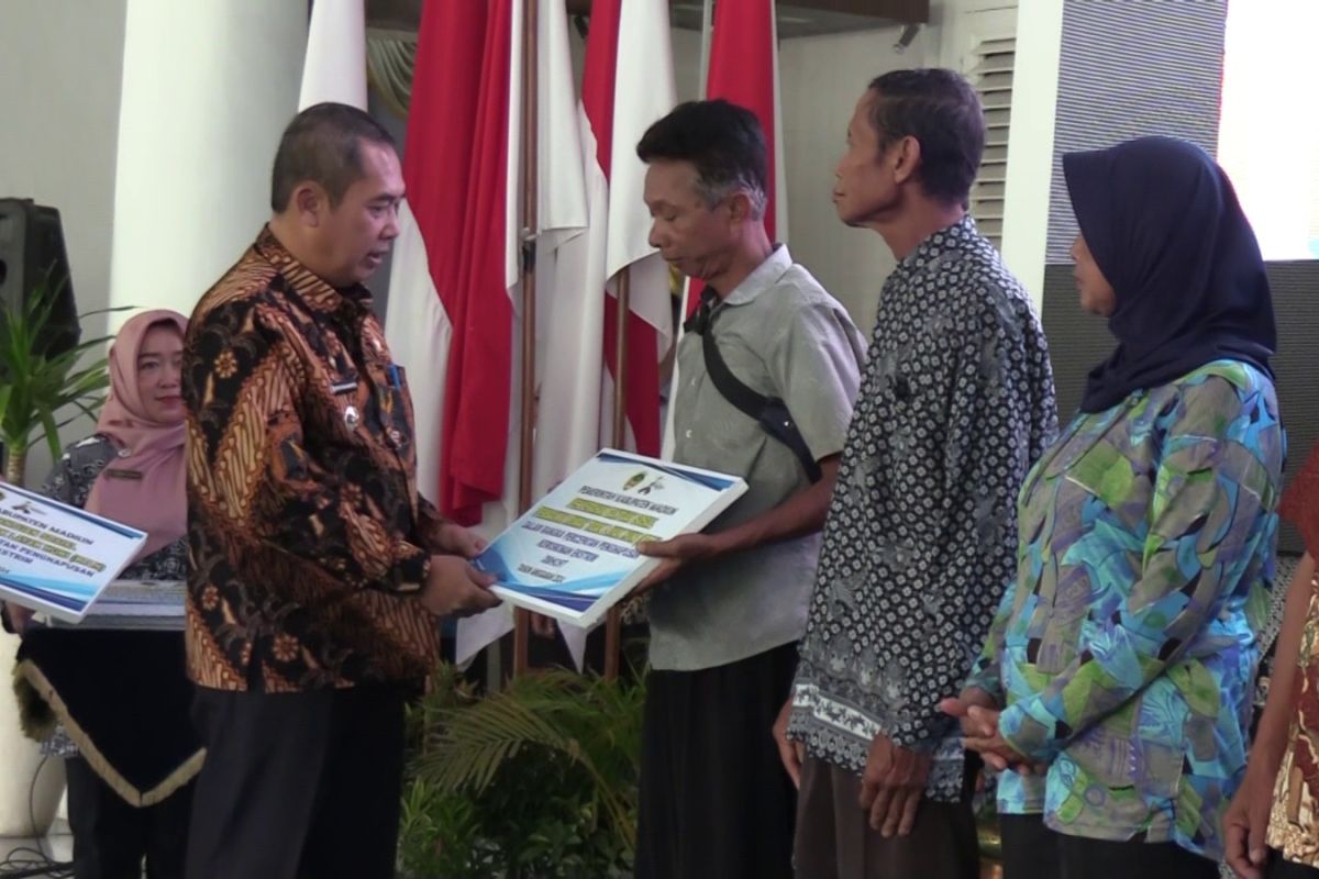 Pemkab Madiun salurkan bansos perbaikan 550 RTLH