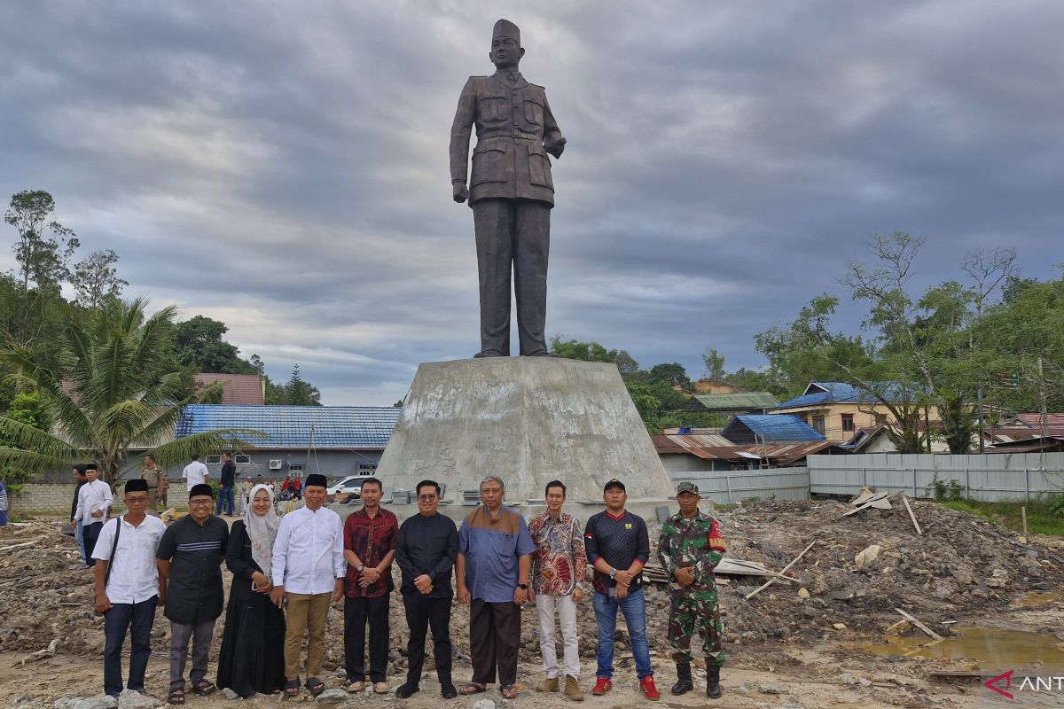 Wabup Kukar Rendi Solihin kunjungi Monumen Patung Bung Karno di Sangasanga