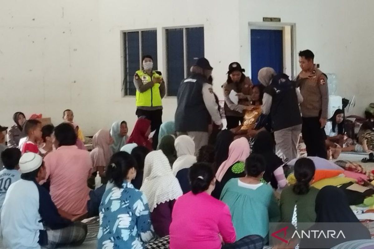 Mabes Polri berikan trauma healing bagi pengungsi akibat banjir