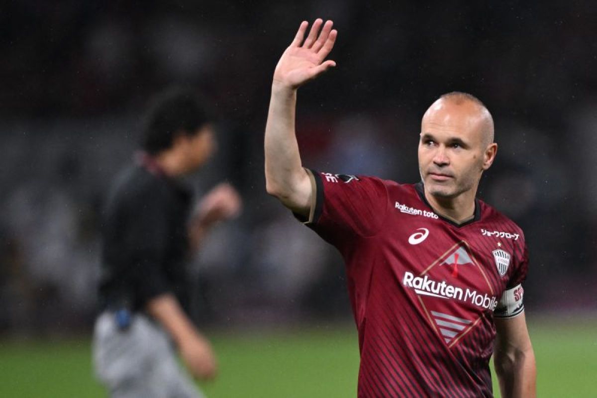 Mantan pesepak bola Iniesta kena denda pajak di Jepang