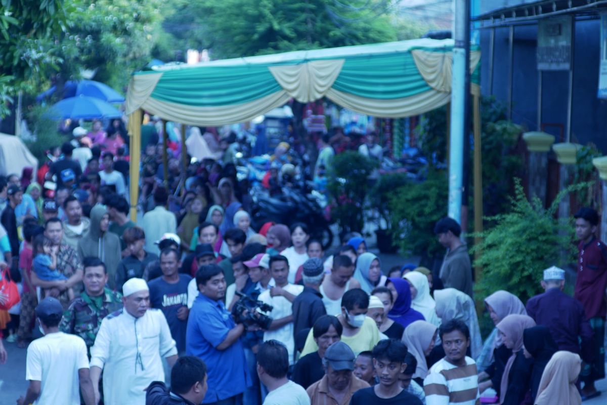 Rudem dan FOI bagikan 1.800 paket makanan berbuka puasa di Jakut