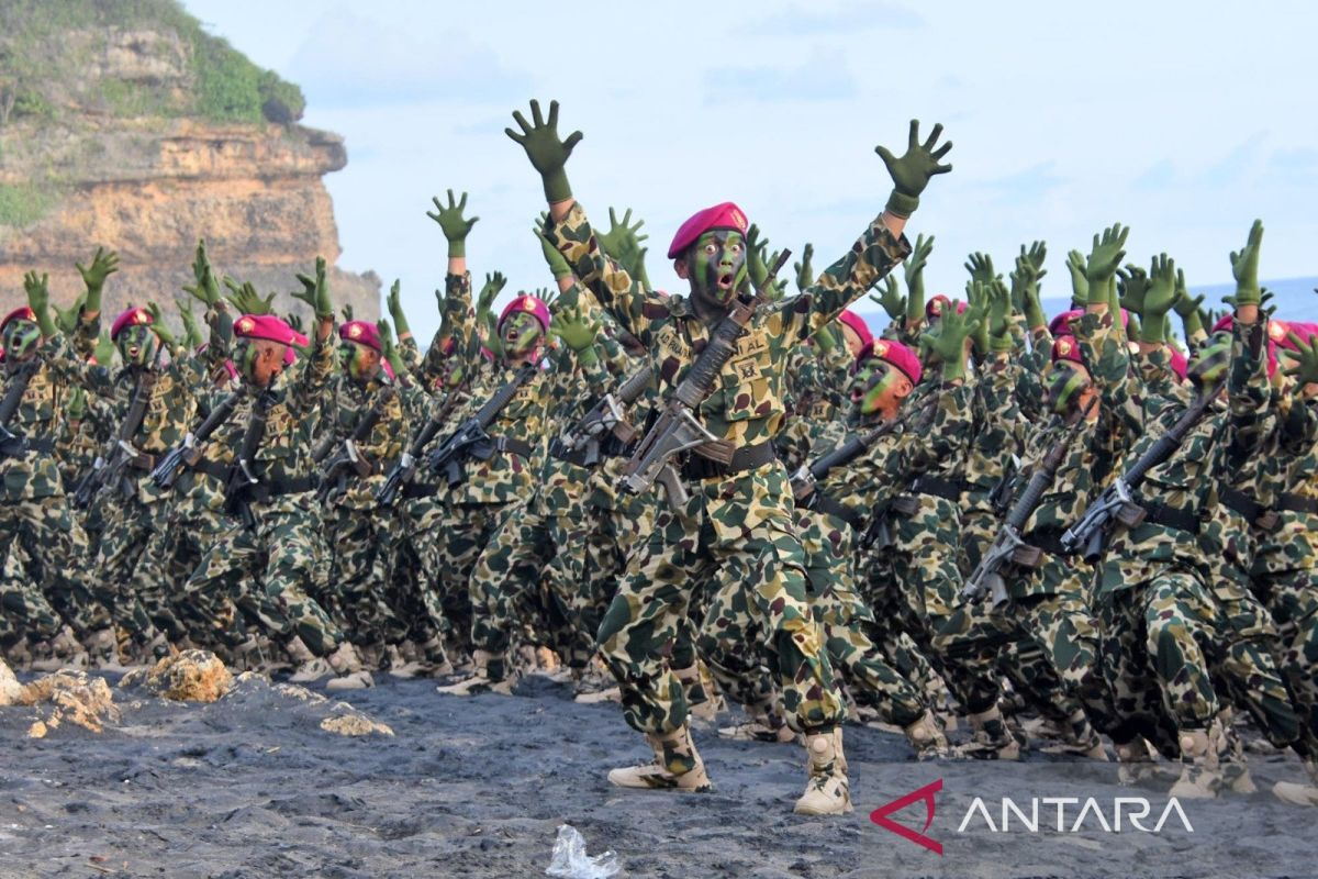 Selesaikan pendidikan komando, Lima ratus lebih prajurit perkuat Korps Marinir TNI AL