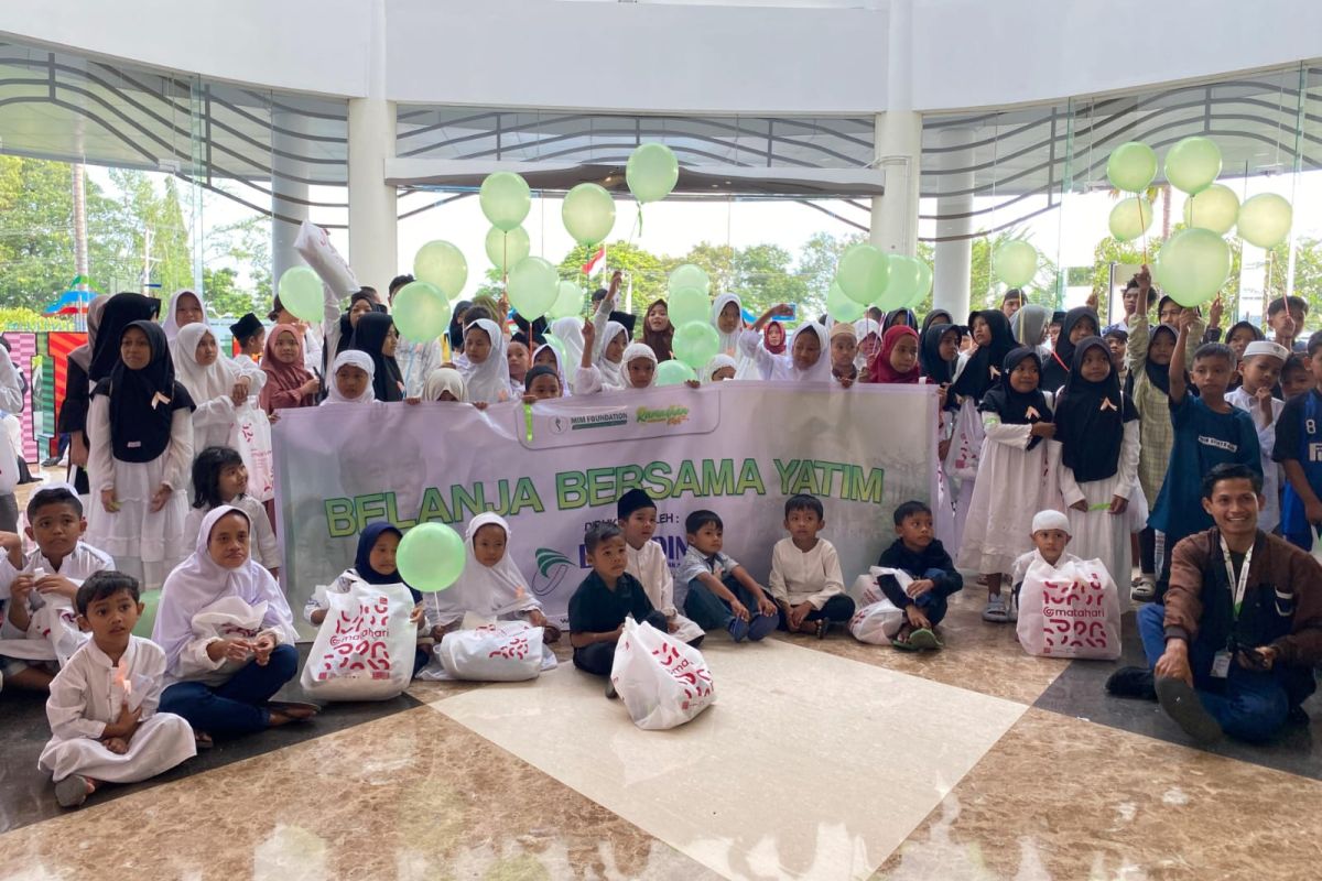 MIM Foundation berbagi kebahagiaan program belanja bersama anak yatim di Mataram