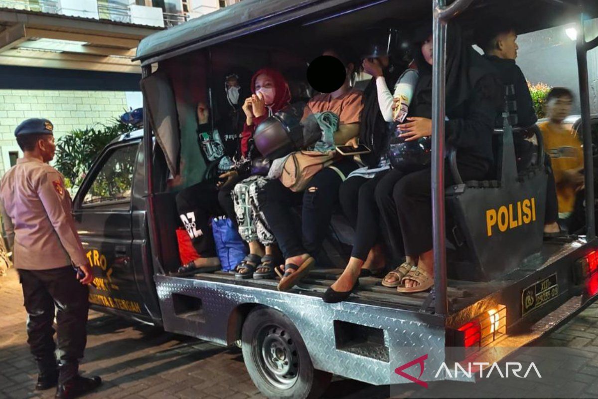 Kriminal kemarin, pasangan tanpa nikah digerebek polisi hingga kelangkaan pangan