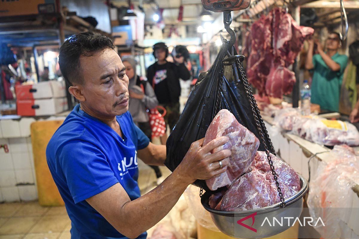 Menjelang Idul Fitri, Harga daging biasanya naik 5-10 persen