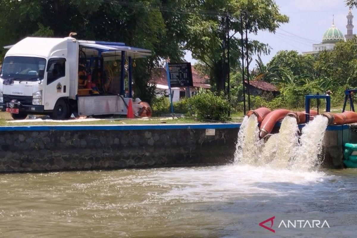 Surutkan banjir Demak, Jateng, 22 mesin pompa dikerahkan