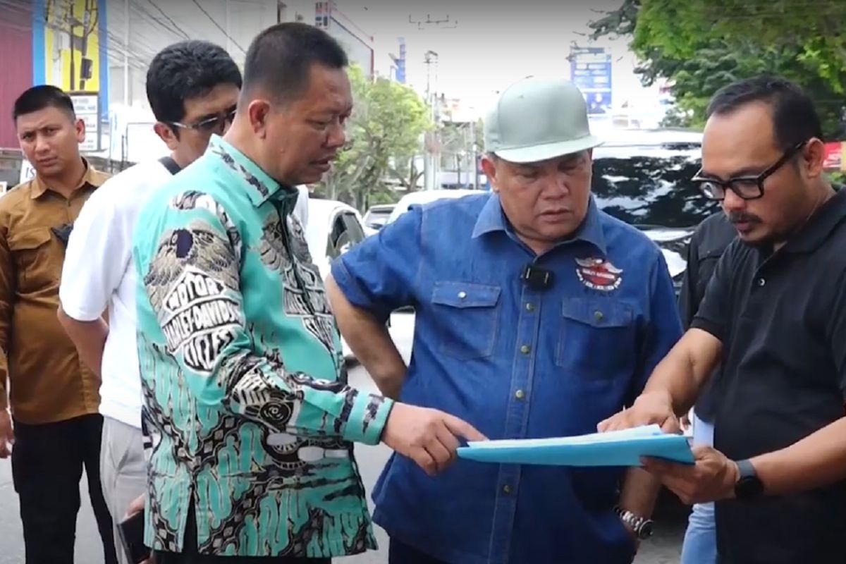 GALERI FOTO - Pj Gubri berburu jalan rusak di Pekanbaru