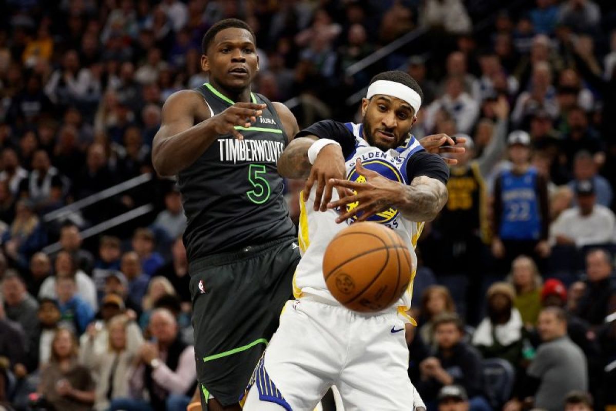 Warriors tertekan ke luar zona play-in usai kalah dari Timberwolves