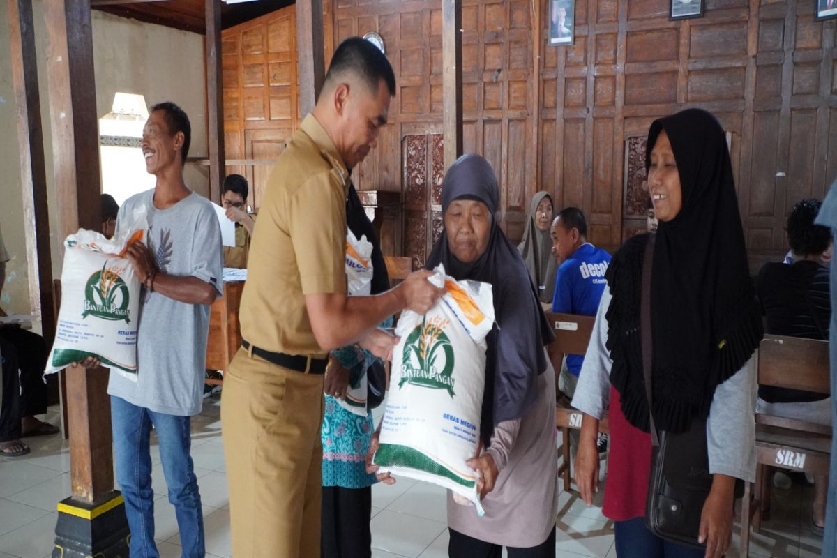 Pemkab Gunungkidul menyalurkan bantuan beras cadangan pangan pemerintah