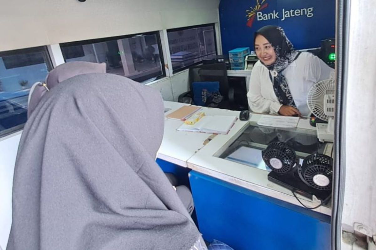 Bank Jateng Cabang Demak buka layanan Mobil Kas Keliling