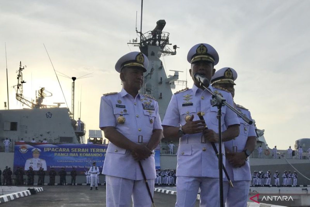Kapal perang jenis LPD siap angkut pemudik ke Semarang dan Surabaya