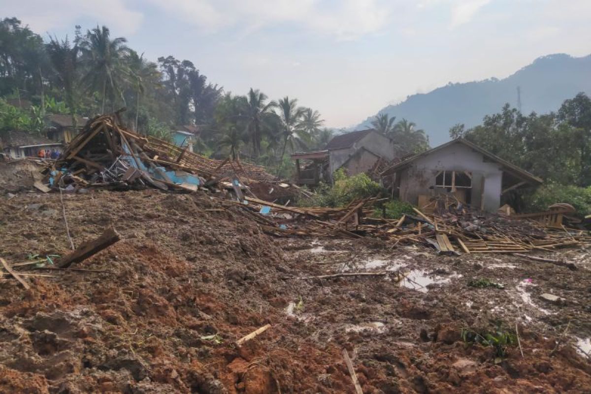 W Java: Residents near landslide-hit area urged to move
