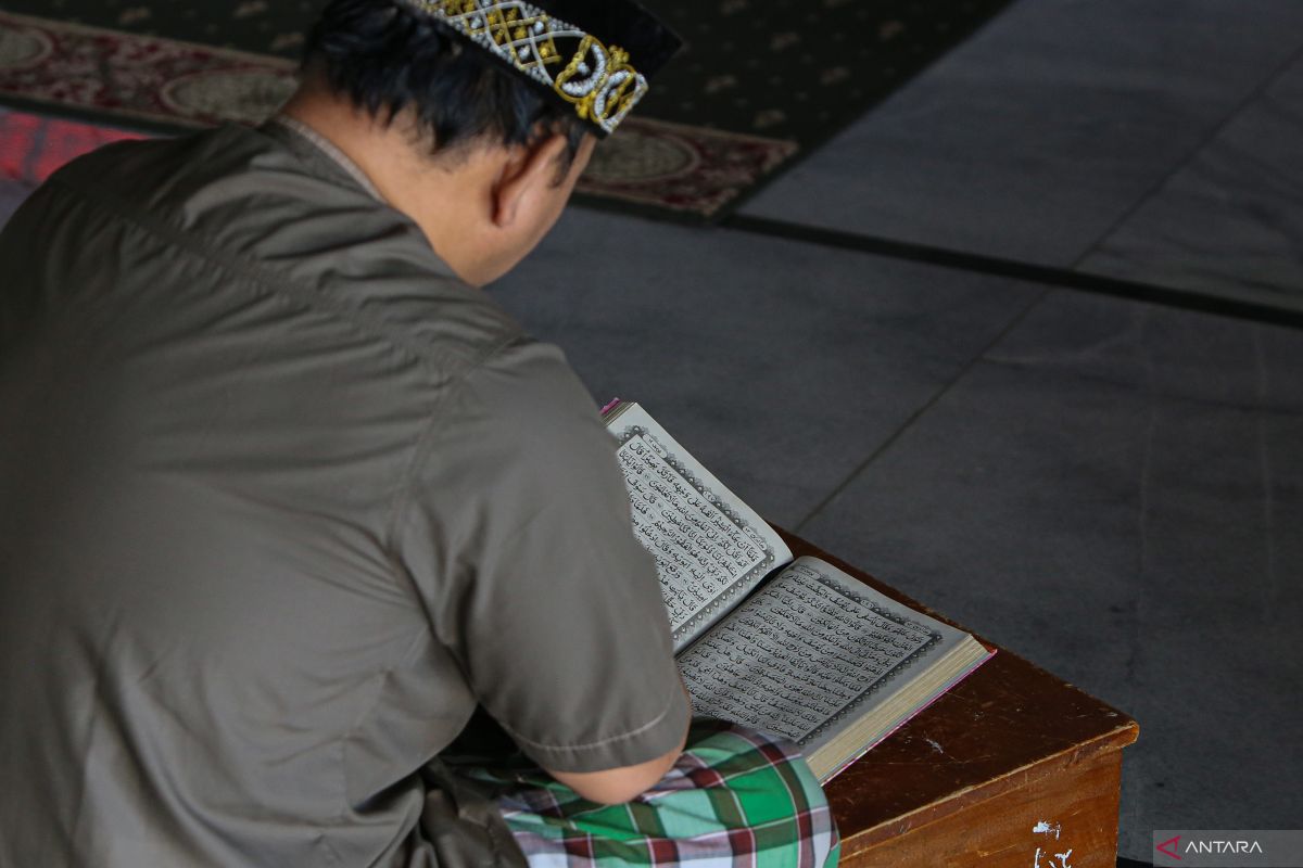 FOTO - Tadarus Al Quran di Masjid An Nur Banda Aceh