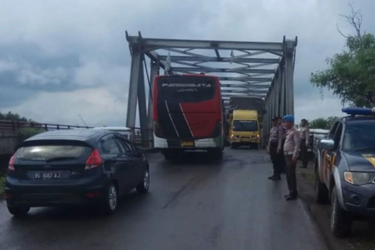 Sumsel membatasi operasional angkutan barang saat arus mudik Lebaran