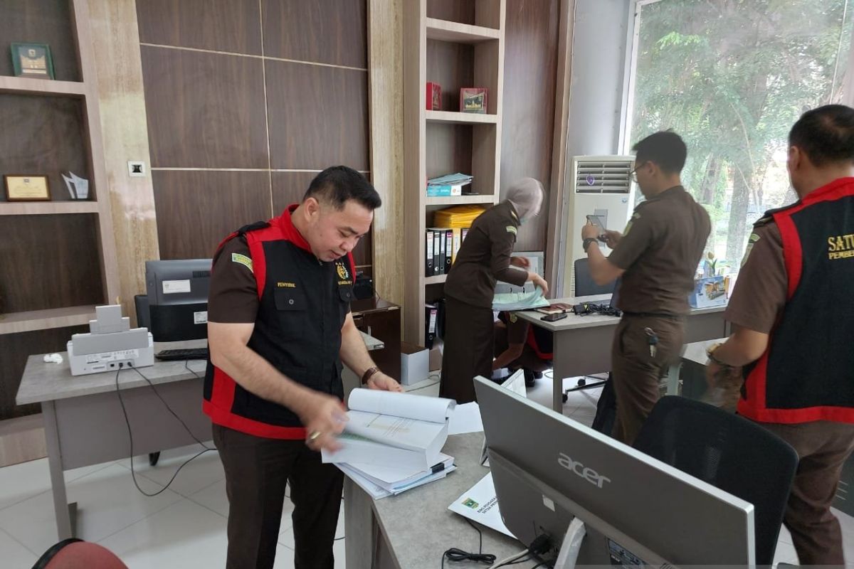 Kejati Sumbar geledah kantor Gubernur cari bukti kasus korupsi