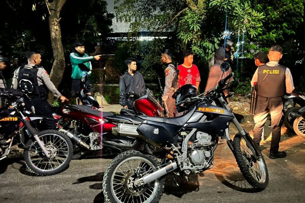 Polisi tangkap 6 remaja yang hendak tawuran di Jatinegara