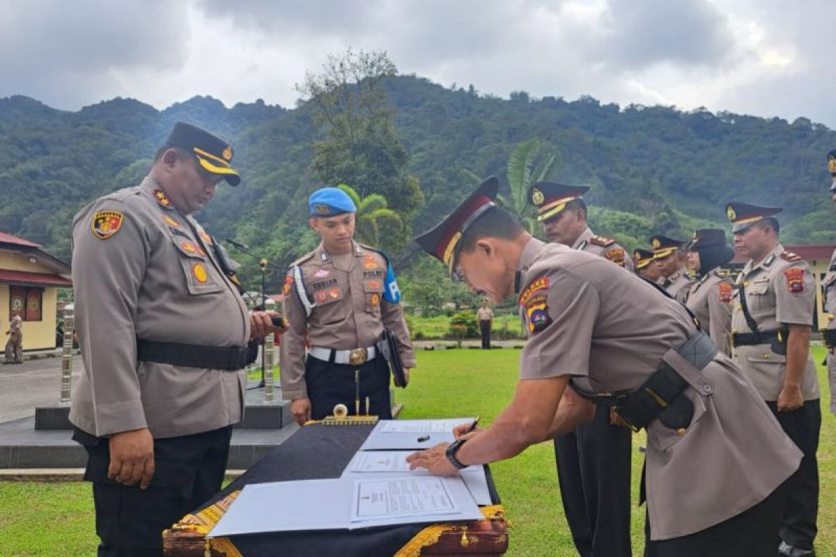 Penyegaran jabatan di lingkungan Polres Padang Panjang