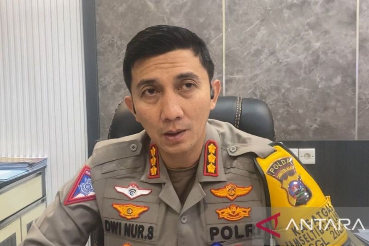 Polda Sumbar batasi operasional angkutan barang saat Lebaran