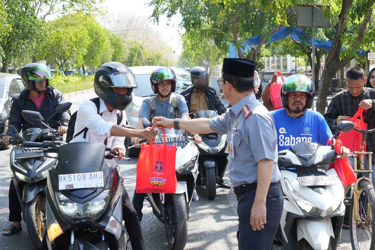 Berkah Ramadhan, Kemenkumham Aceh berbagi takjil