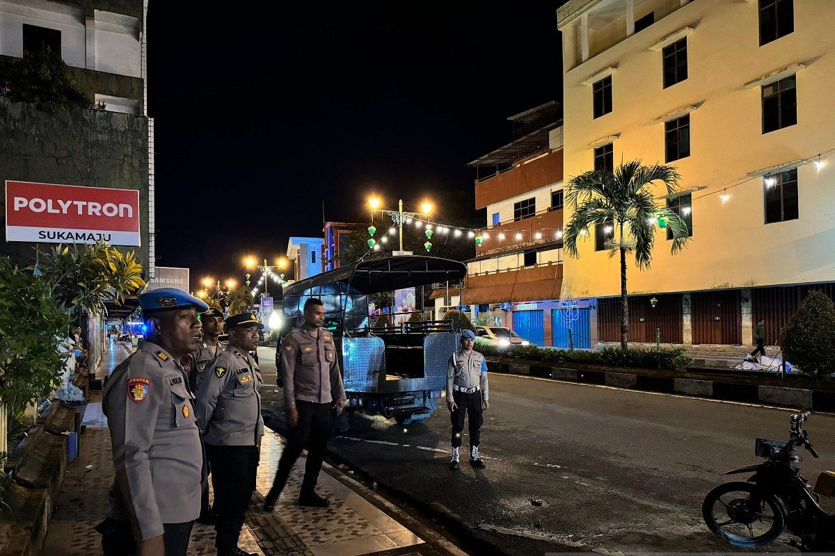 Polresta dan Polda Maluku patroli intensif malam hari jaga kamtibmas