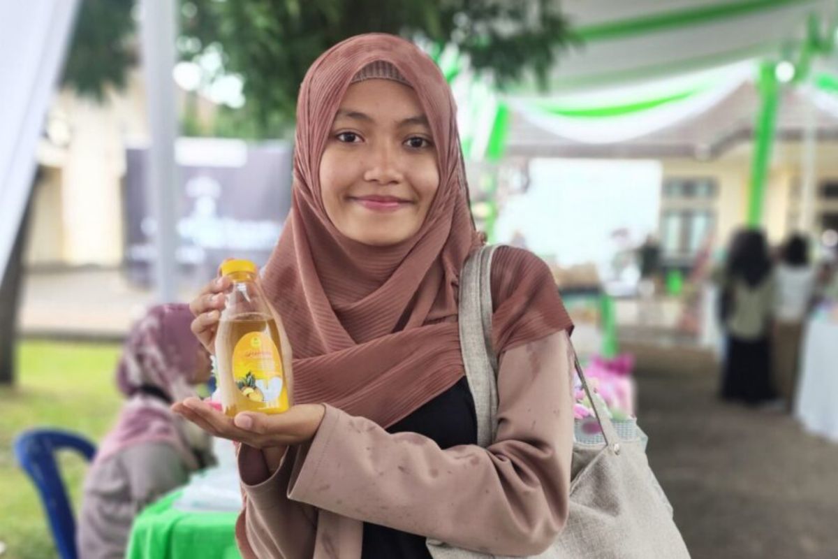 Mahasiswa Unja ciptakan sabun cuci piring berbahan kulit nanas