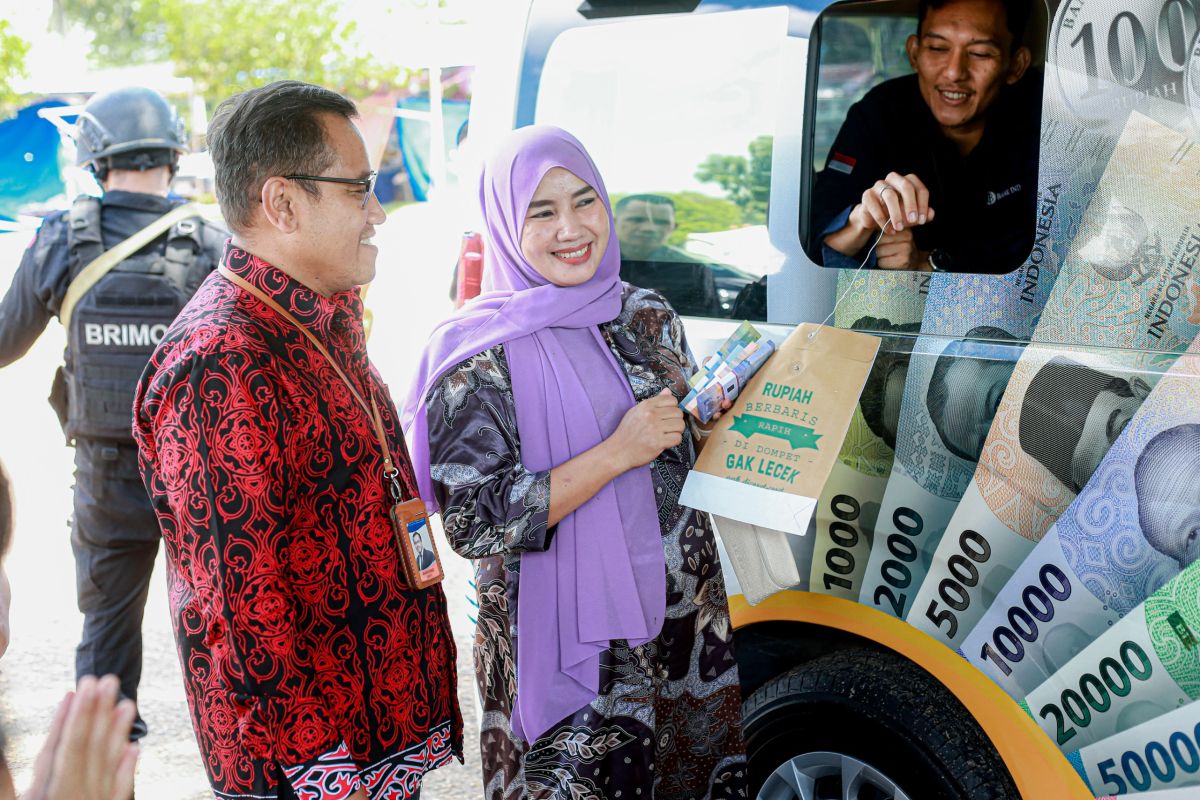 Kepala BI Jambi tinjau layanan kas keliling di GOR Kota Jambi