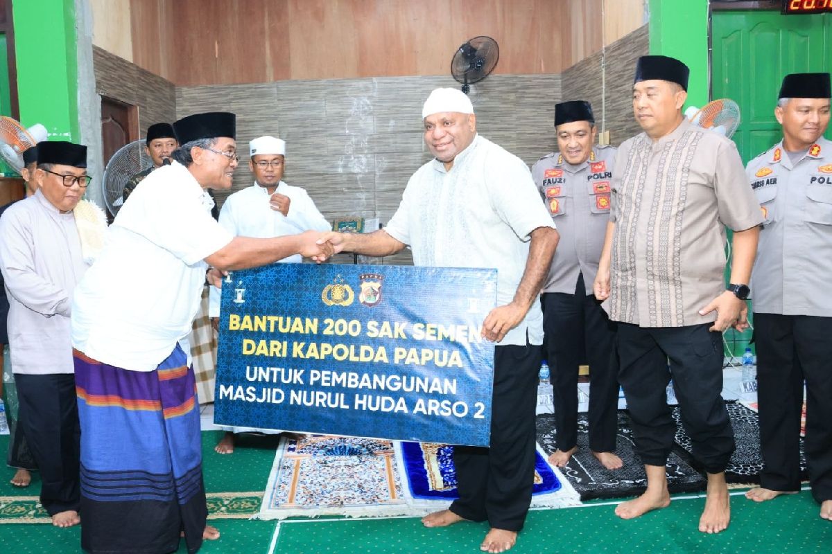 Kapolda Papua serahkan bantuan Masjid Nurul Huda Arso