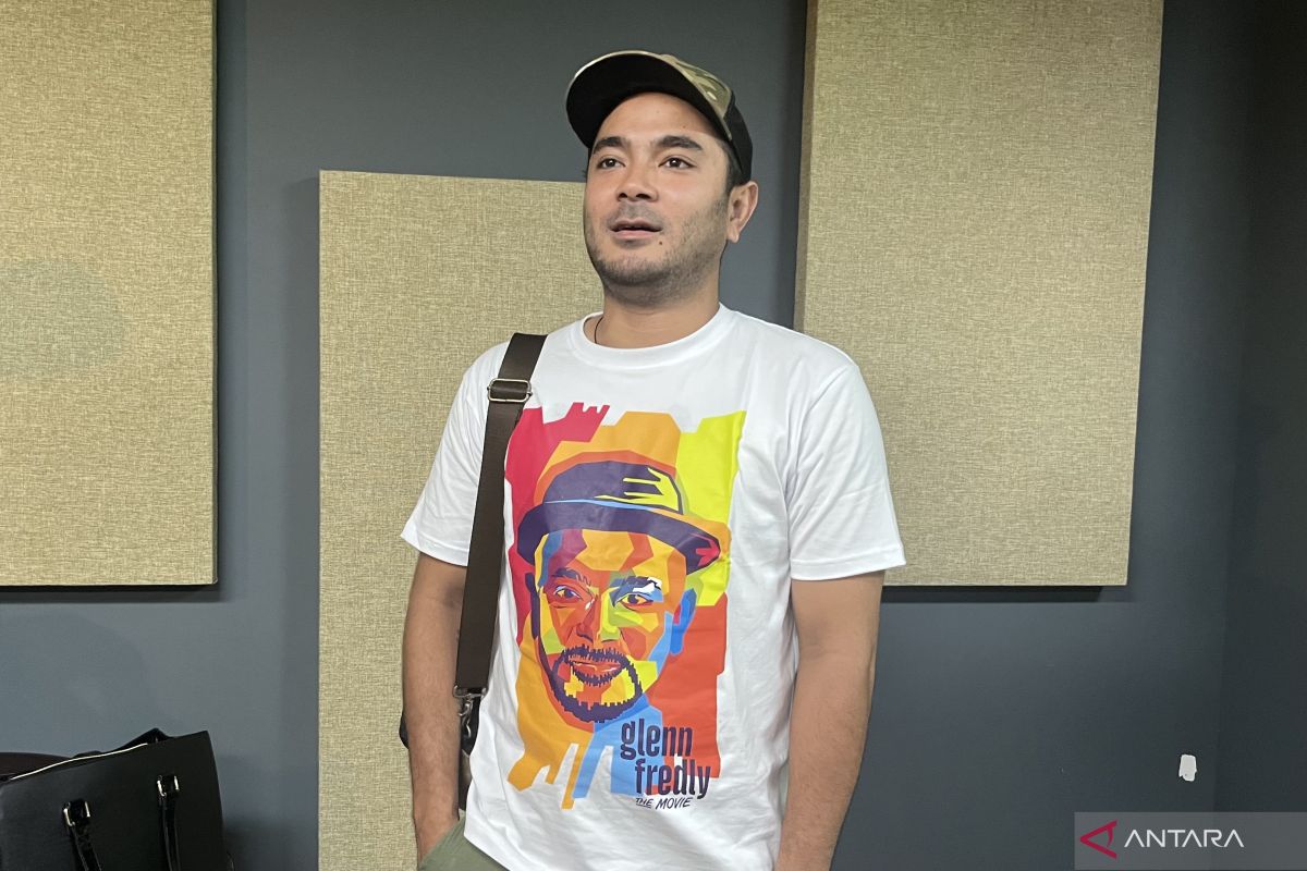 Marthino Lio perankan sosok Glenn Fredly dalam film "Glenn Fredly The Movie"