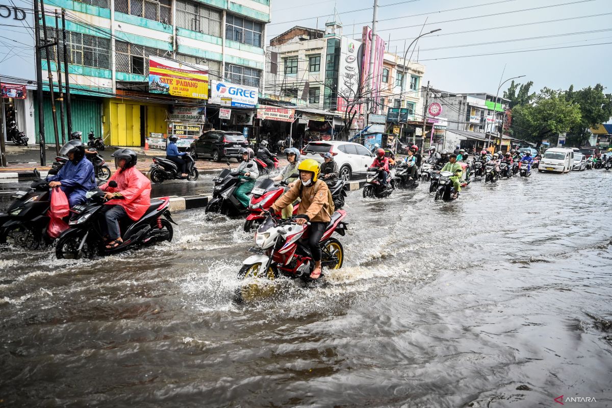 DKI Kemarin, THR anggota Dewan hingga solusi atasi banjir