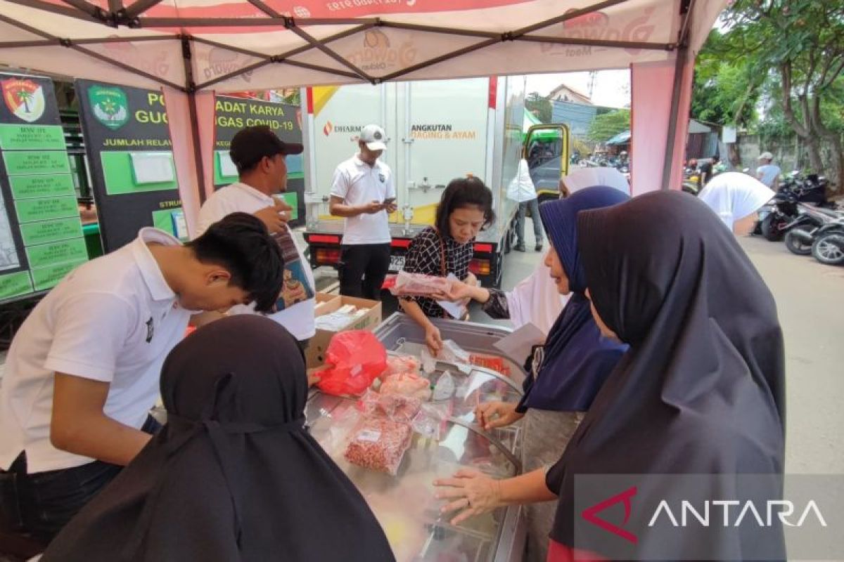 Sudin PPKUKM Jaktim gelar bazar murah di Penggilingan