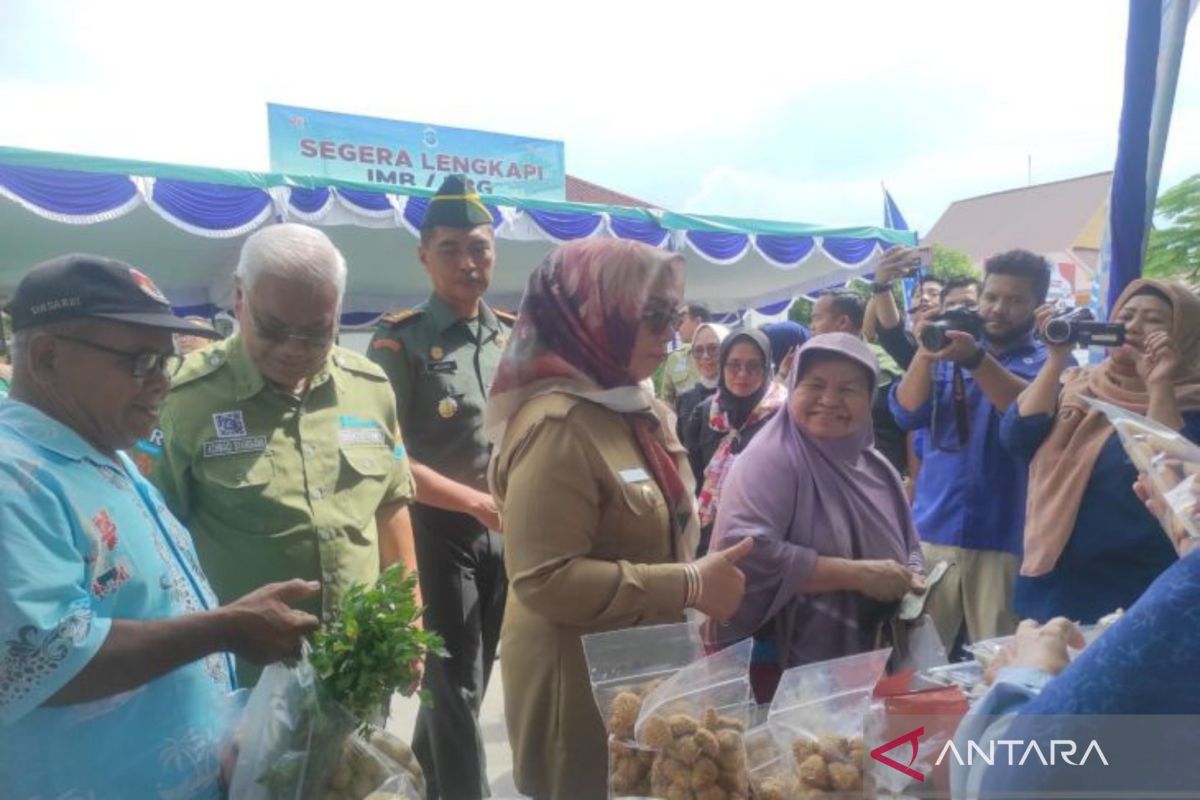 Pemkot Pangkalpinang meminta warga tidak belanja bahan pokok berlebihan