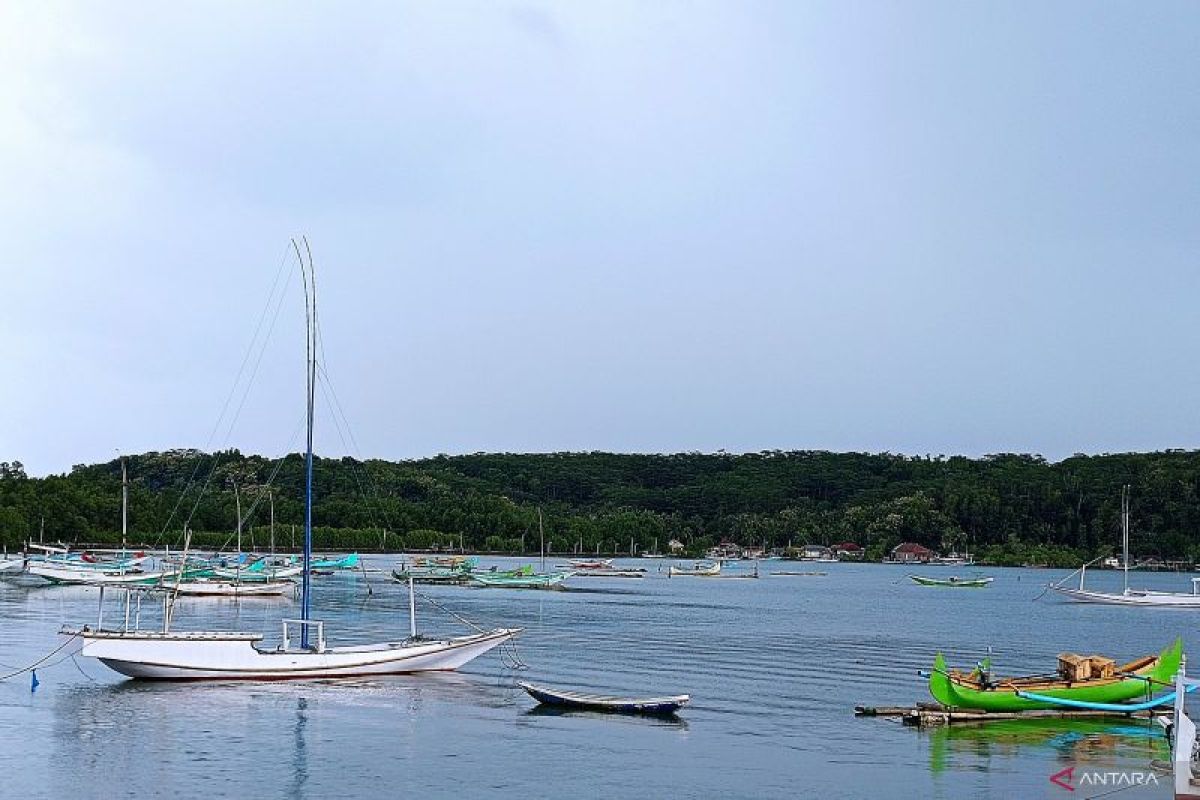 Pascagempa, nelayan di Pulau Bawean belum melaut