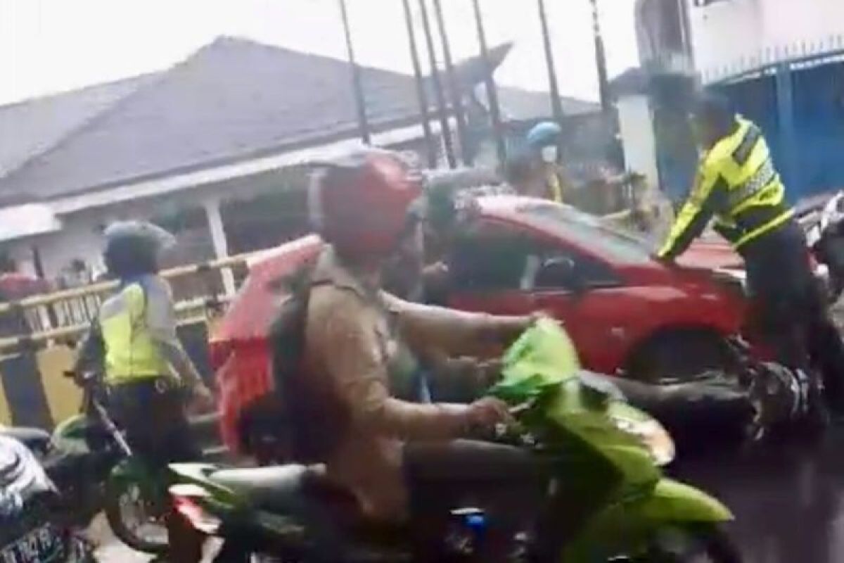 Polisi tangkap pengendara ugal-ugalan tabrak petugas di Kalsel