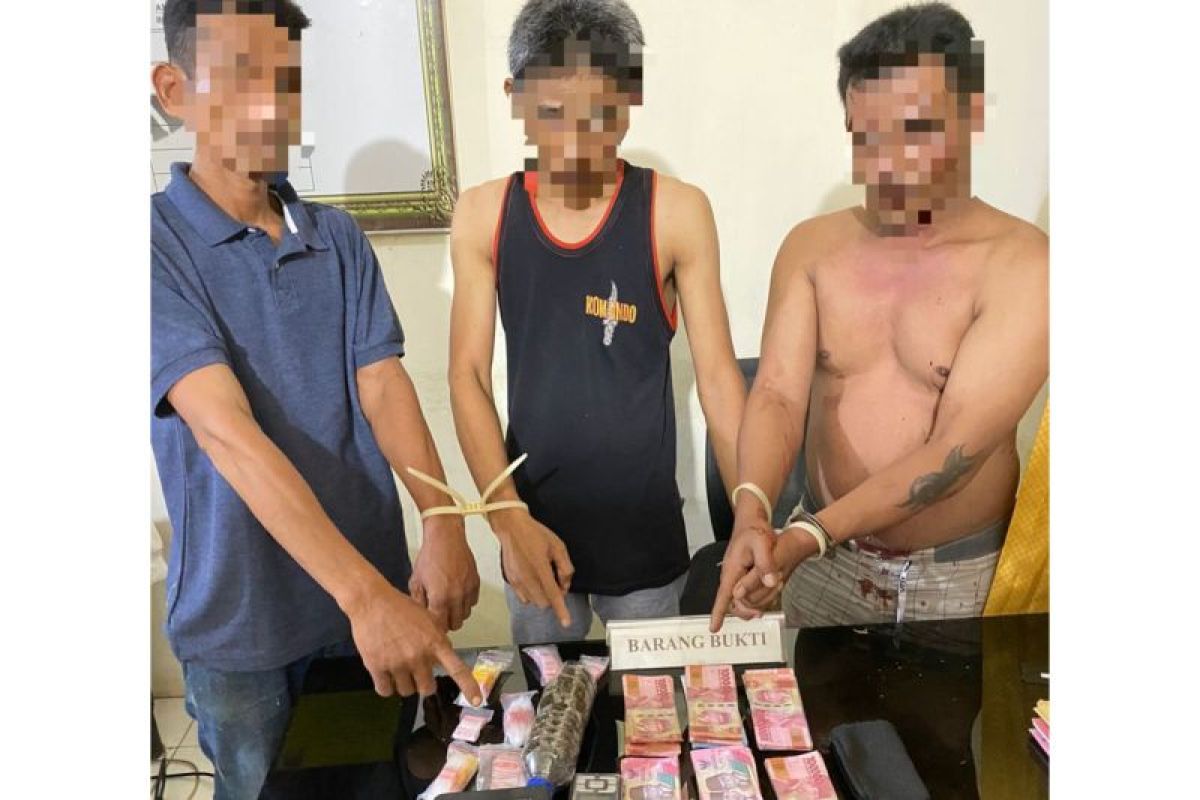 Polres Agam tangkap tiga pengedar narkotika dengan barang bukti 20 paket