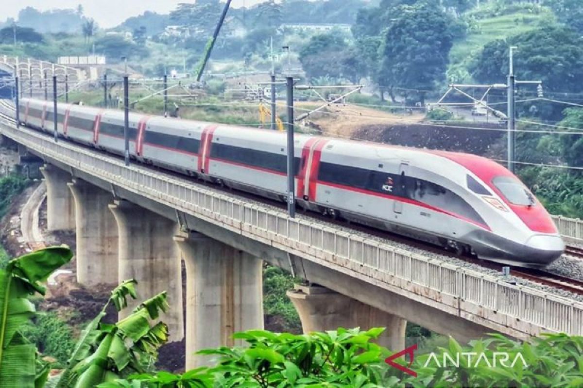 PT KAI dukung kereta cepat Whoosh maksimalkan layanan angkutan Lebaran